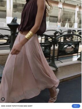 SOLD OUT! Zara top stitched pink midi skirt. Medium. New with tags.